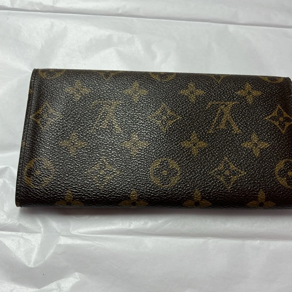Louis Vuitton monogram sara long wallet.